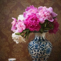 Постер «Натюрморт с пионами в китайской вазе», 30 см х 45 см