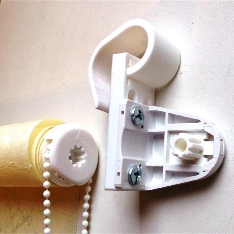 Крепление универсальное на откидные оконные створки